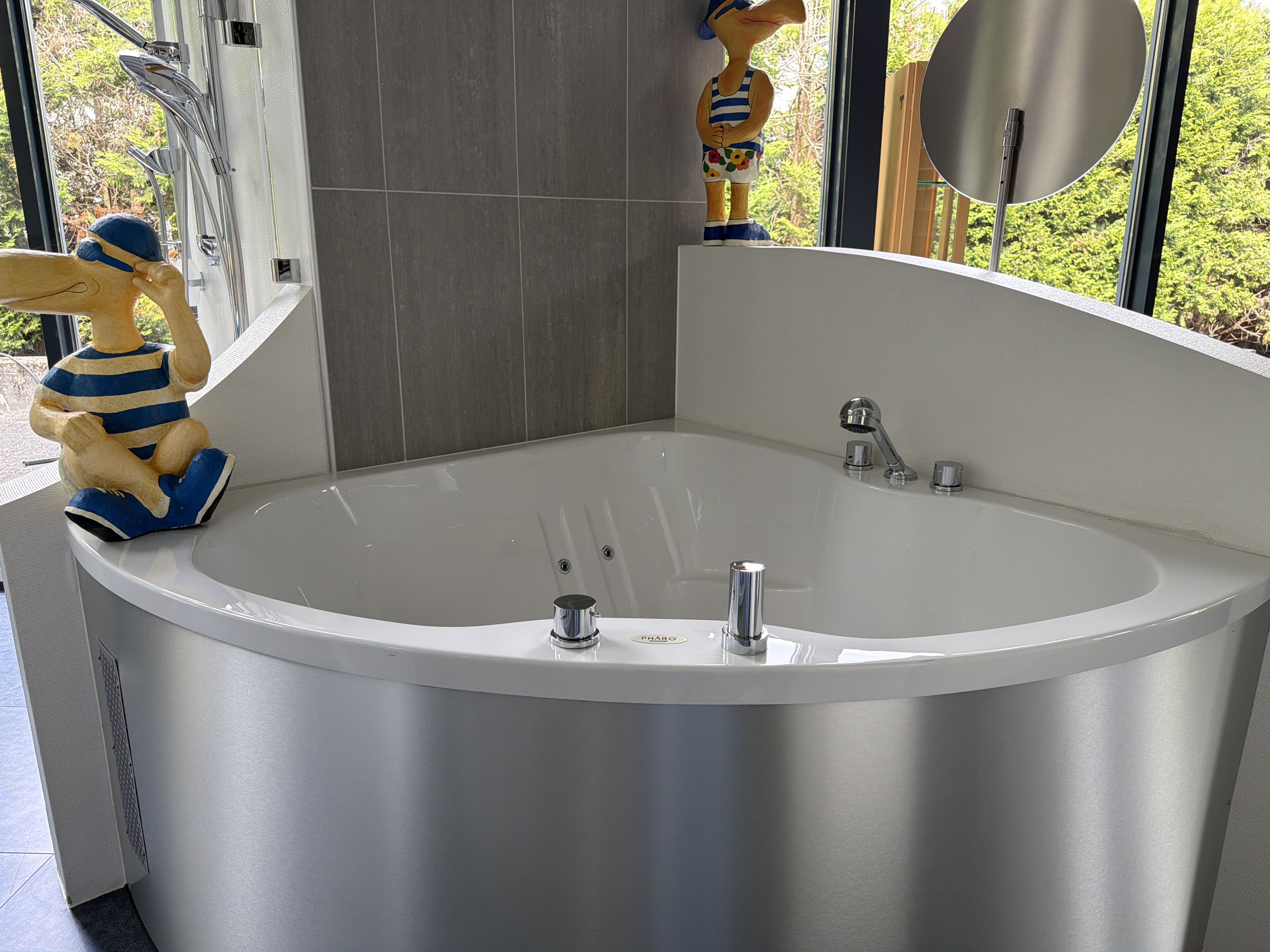 Produktfoto: Badewanne mit Whirlpool Funktion